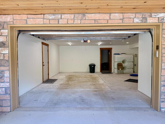 Building Photo - 80 Cedar Dr