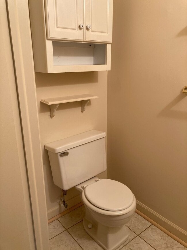 Building Photo - 9640 Greenmeadow Cir