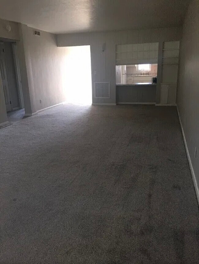 Building Photo - 677 Royal Palm Blvd