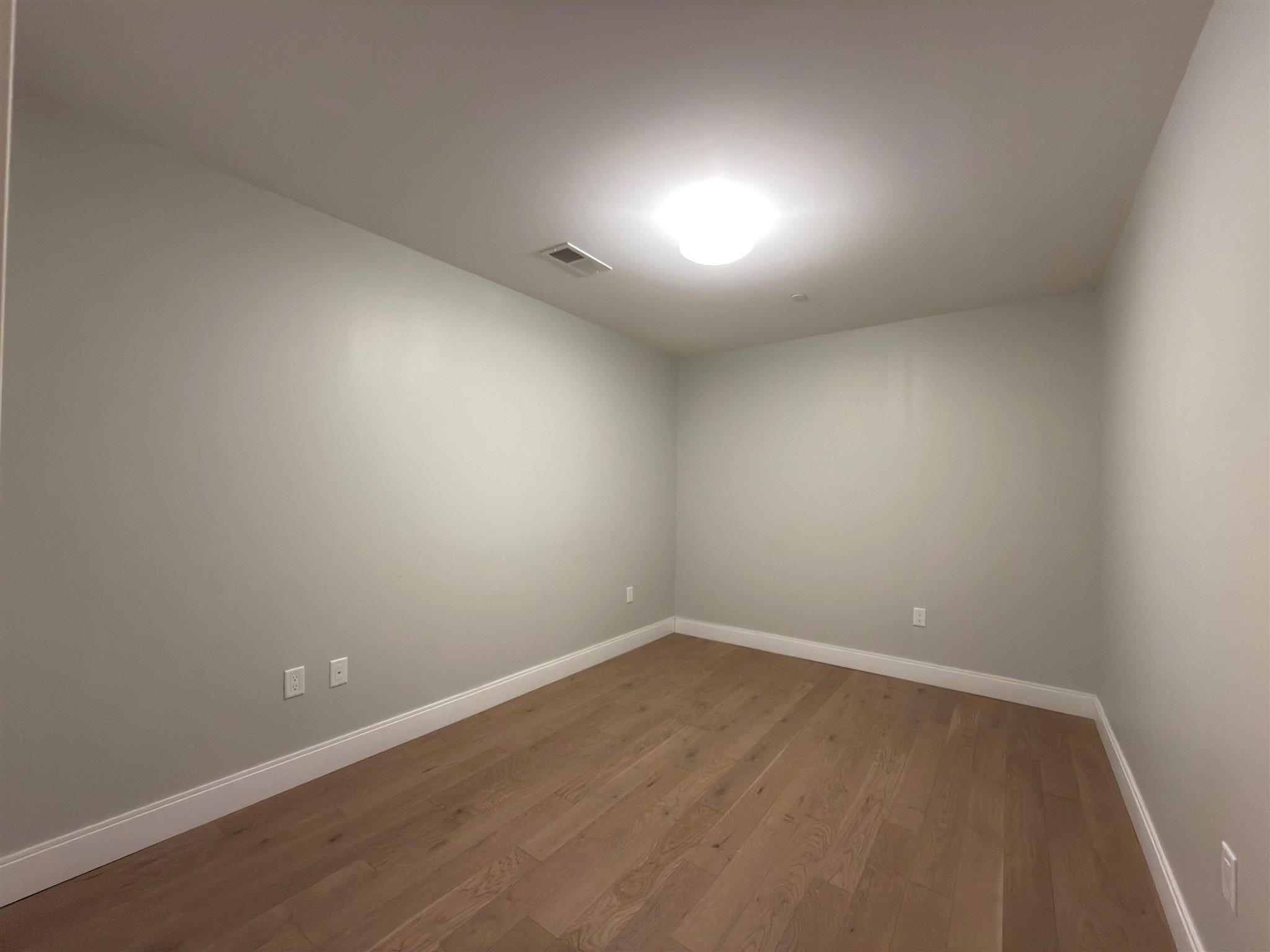 Building Photo - 15 Central St