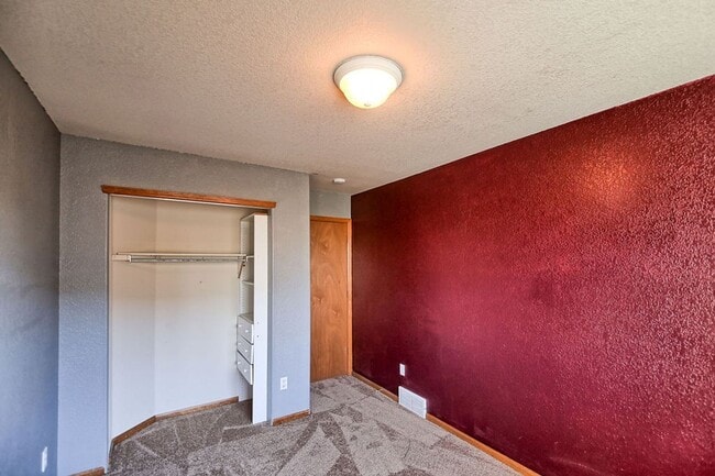 Building Photo - Charming 3 Bedroom Across from Playground & Large Fenced Yard