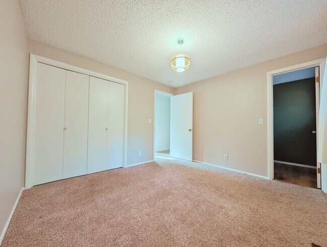 Building Photo - 3-Bedroom Home in great Location