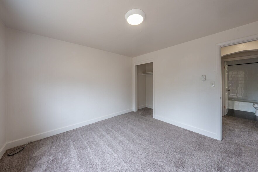 Building Photo - 851 S 54th St