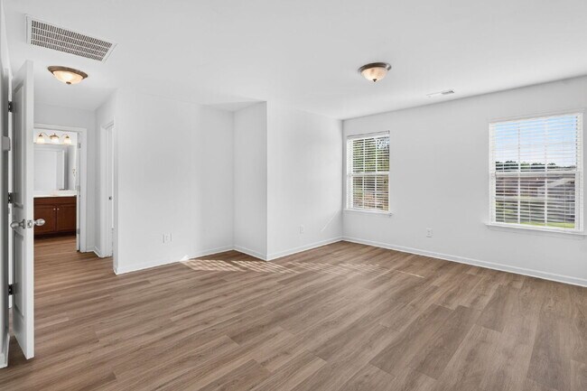 Building Photo - Expansive 4-bedroom, 3.5-bathroom single-family home boasts 3,150 sq. ft.