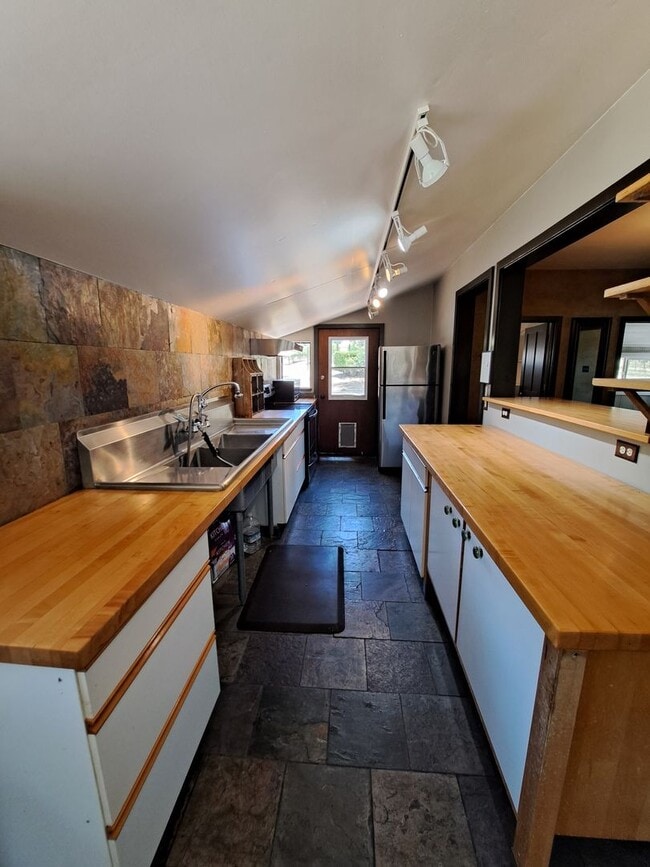Building Photo - Living that Country Life in Napa - Close t...