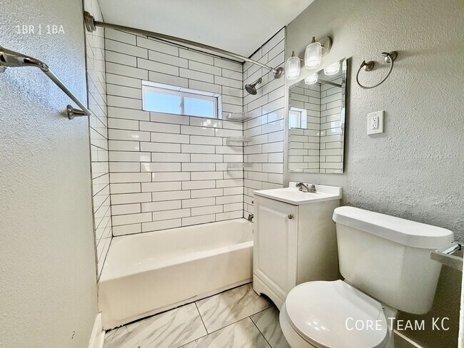 Building Photo - 217 E 46th St