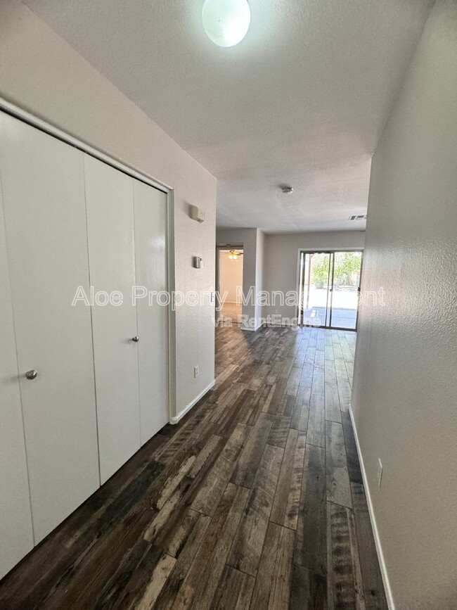 Building Photo - 9138 W Ross Ave
