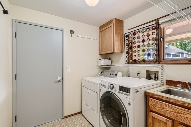 Building Photo - 16726 NE 41st St