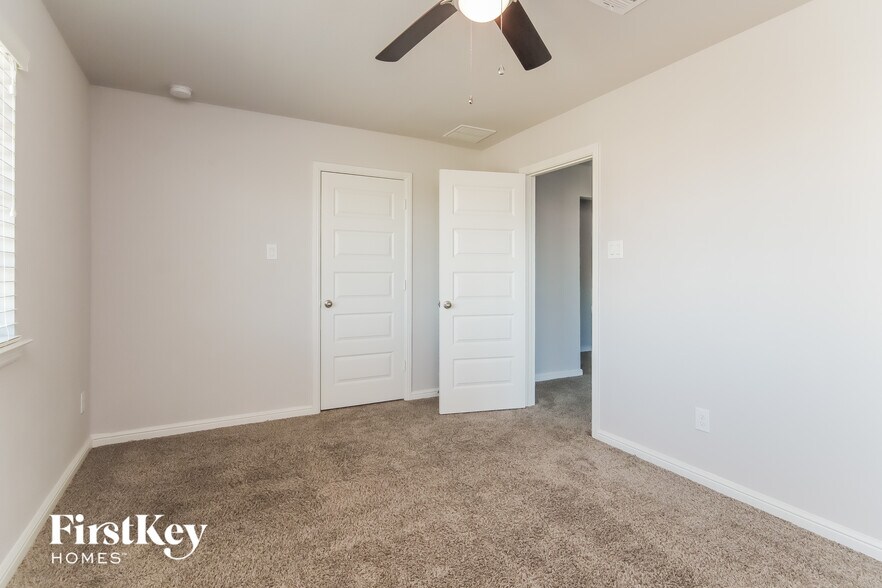 Building Photo - 4820 La Piedra Ln