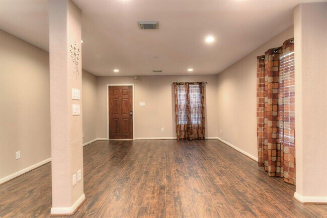 Building Photo - 18203 Fair Grange Ln