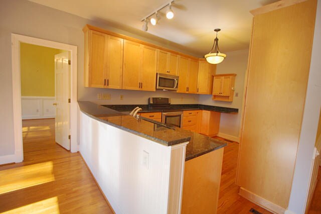 Building Photo - 1776 Dunmore Pl