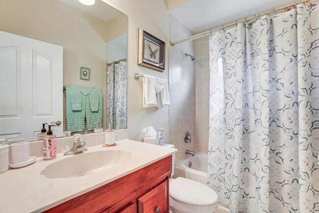 Building Photo - 1488 N Lavina St