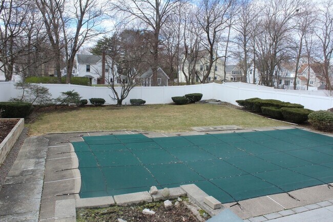 Building Photo - 28 Myrtle St