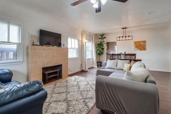 Building Photo - 3891 Superba St