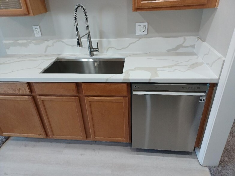Sink and dishwasher - 1440 Lambert W Rd