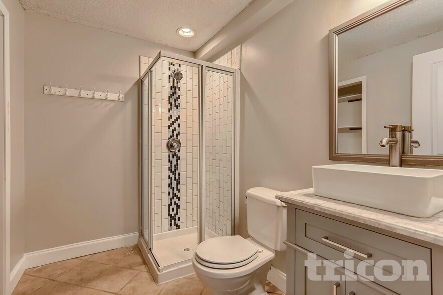 Building Photo - 7850 Park Ave NE