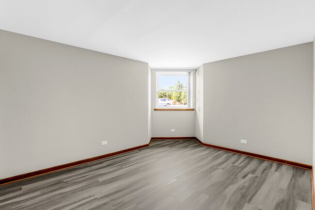 Building Photo - 7105 W Foster Pl