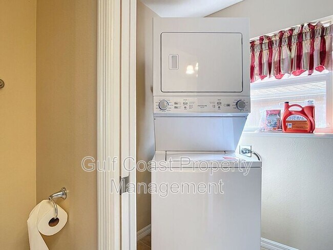 Building Photo - 227 Rotonda Blvd W