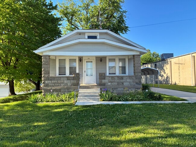 Building Photo - 5278 W Center St