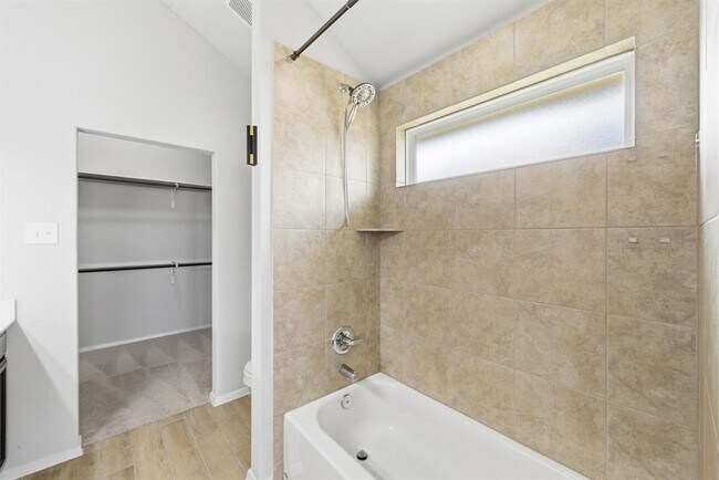 Building Photo - 104 Crooked Trail