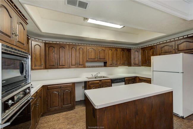 Building Photo - 4400 Carter Creek Pkwy