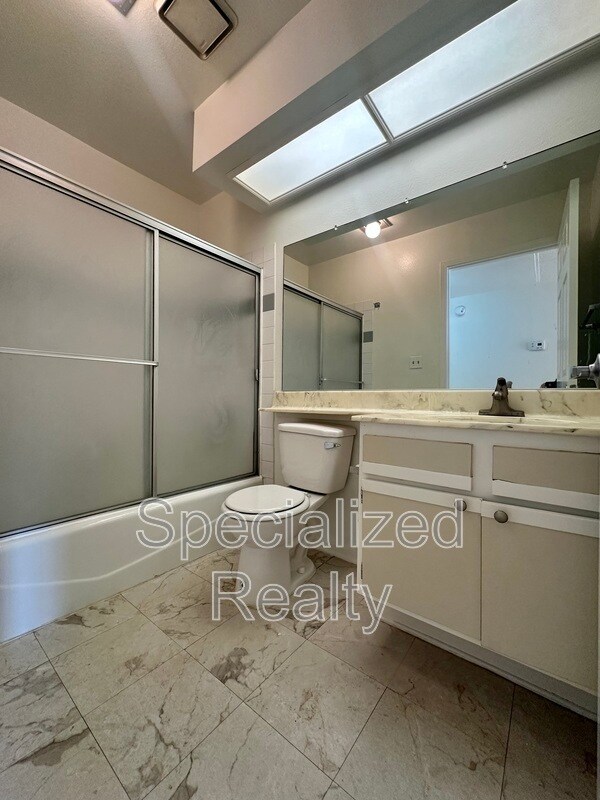 Building Photo - 14562 Dickens St