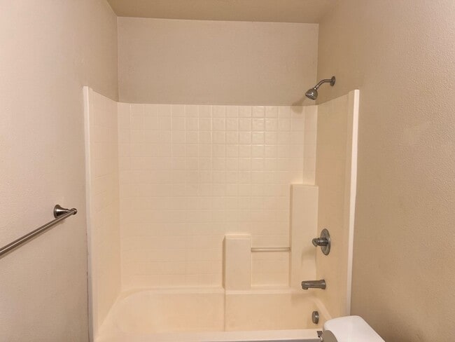 Building Photo - Charming 3-bedroom Home