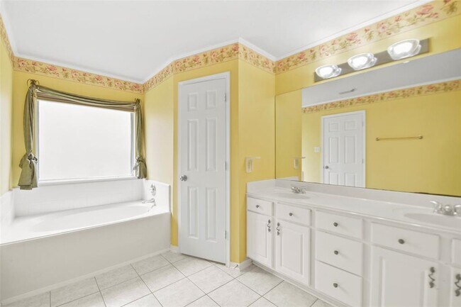 Building Photo - 3642 Slocom Dr
