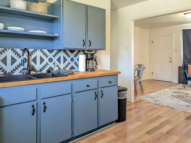 Building Photo - 170 E 100 N