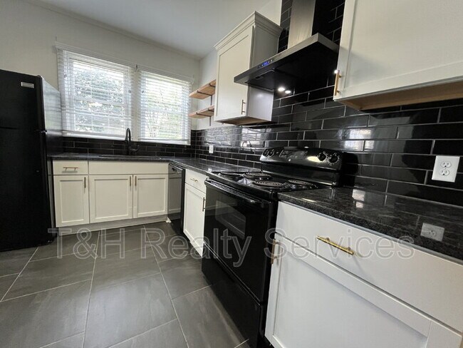 Building Photo - 2935 Ruckle St