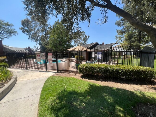 Building Photo - 827 El Paso Ct