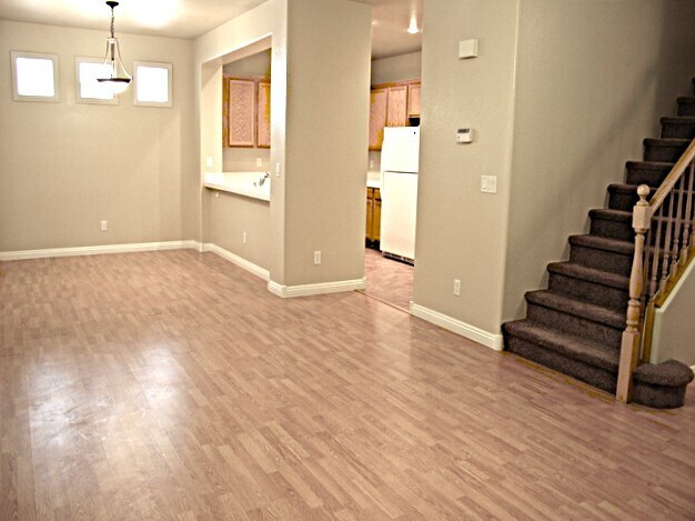 Building Photo - 9551 Green Vineyard Ave