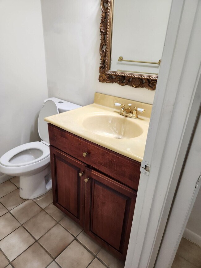 Building Photo - 2050 Oleander Blvd