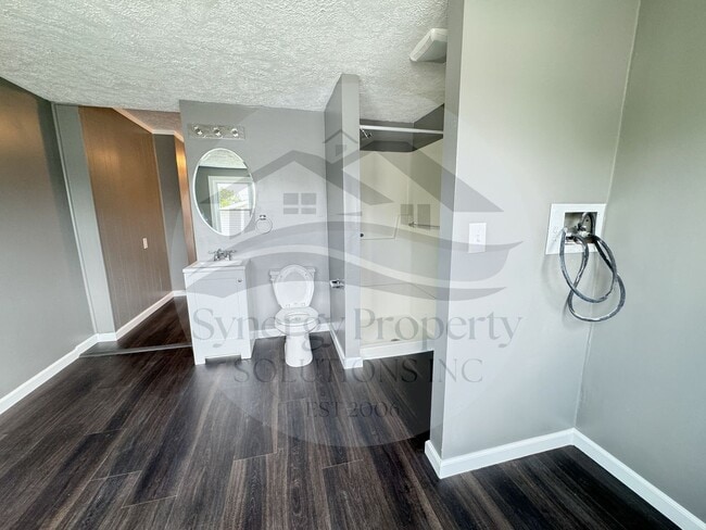 Building Photo - Crestline Home Available Now