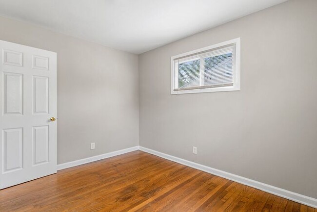 Building Photo - Home off Freeman Mill, Living Room Plus De...