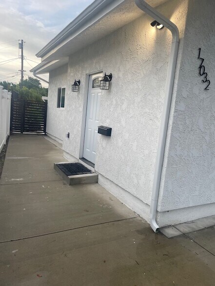 Building Photo - 17032 Midwood Dr