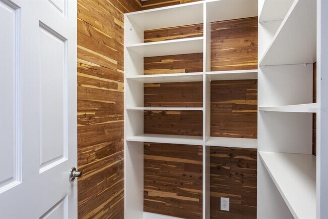 Building Photo - 590 Belle Point Dr