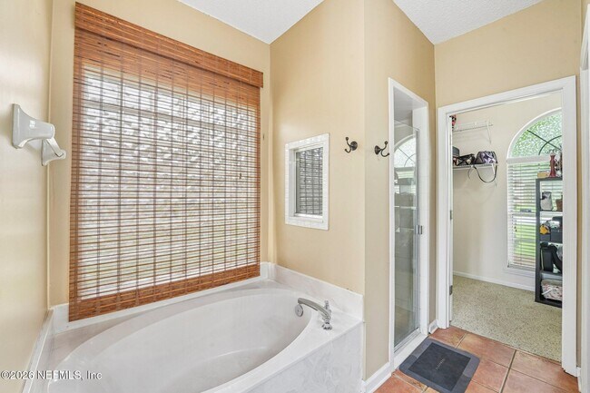Building Photo - 1629 Sandy Springs Dr