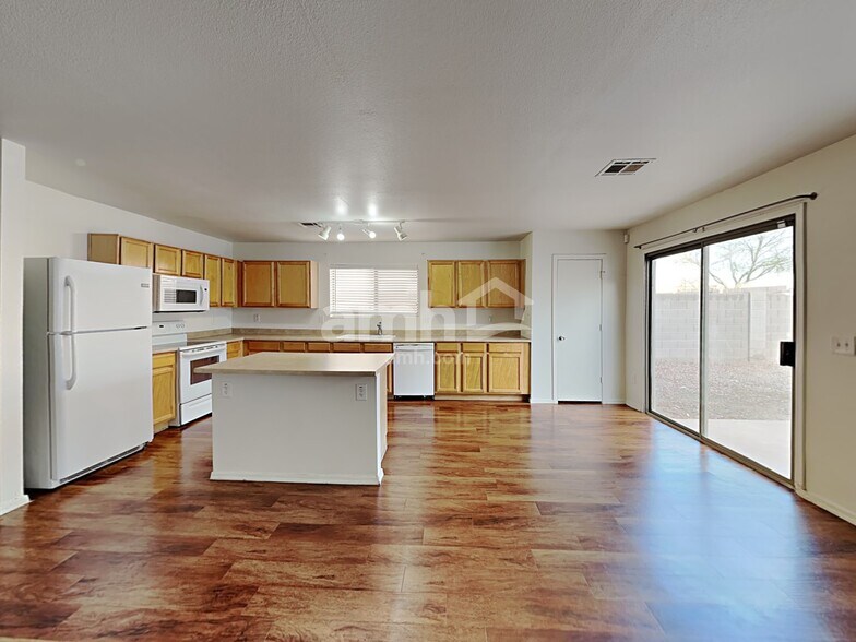 Building Photo - 15618 W Evans Dr