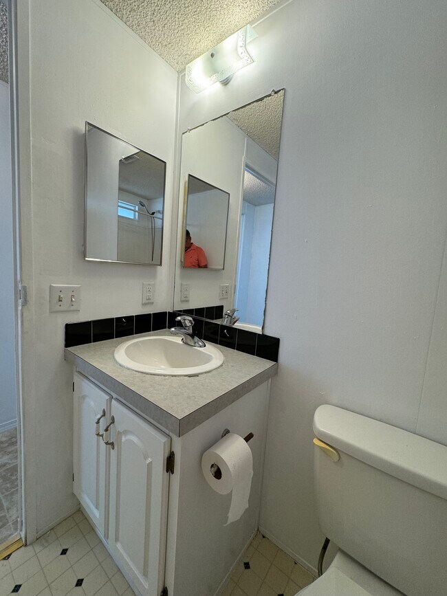 2nd bathroom - 385 Dorman Ave