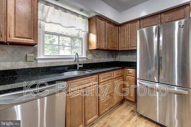 Building Photo - 13700 Pendleton St