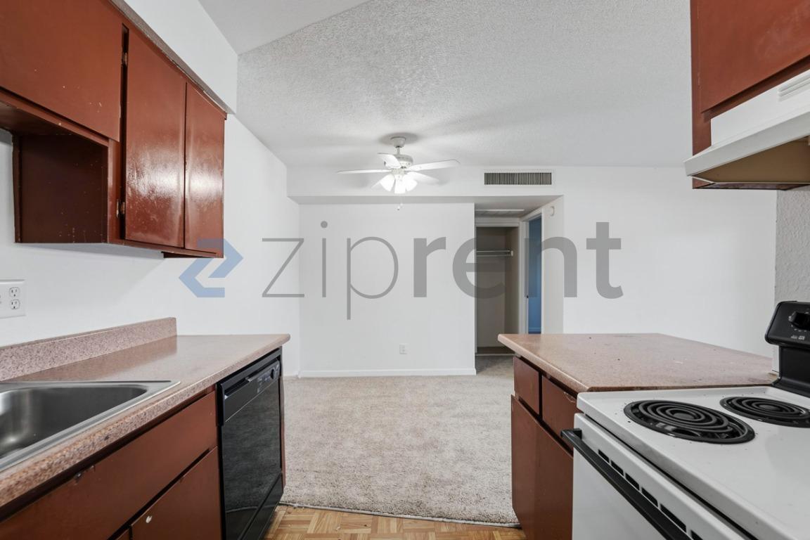 Building Photo - Unit 111