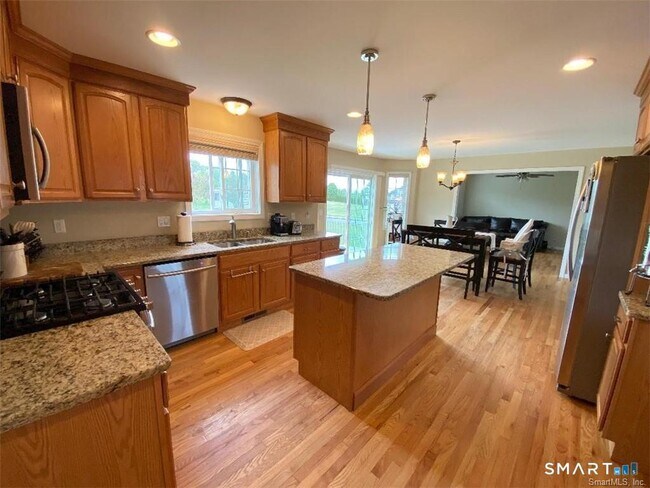 Building Photo - 47 Pineridge Dr