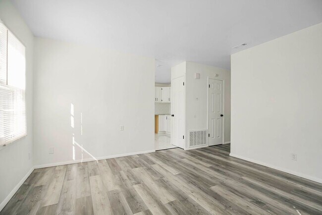 Building Photo - 5206 Skiles Ave