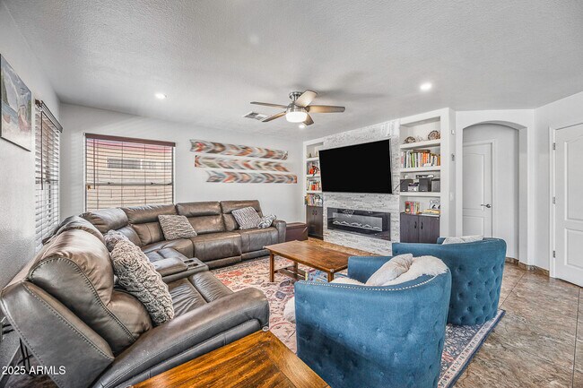 Building Photo - 5976 W Kesler Ln