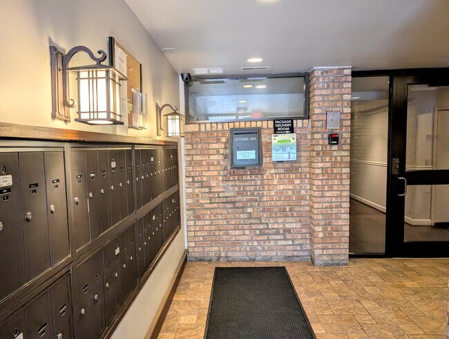 Building Photo - 5830 Oakwood Dr
