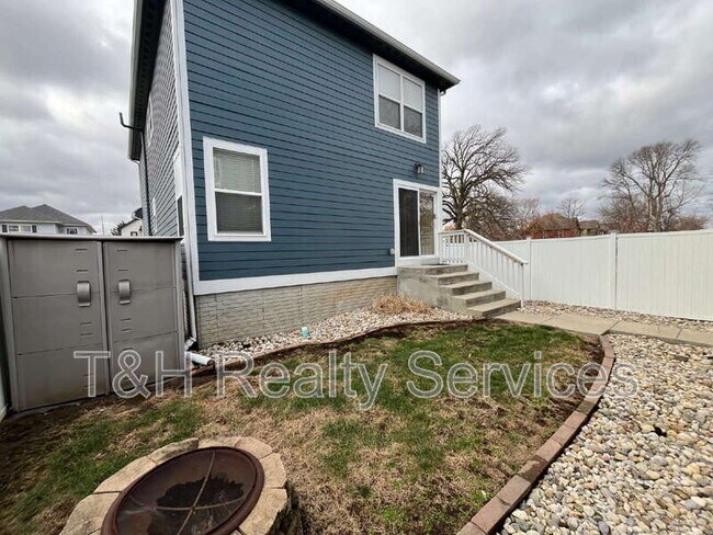 Building Photo - 2059 Ruckle St