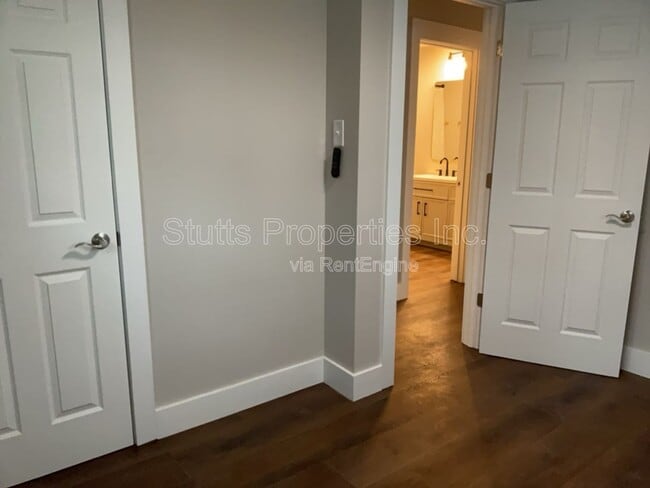 Building Photo - 633 Rivermont Rd