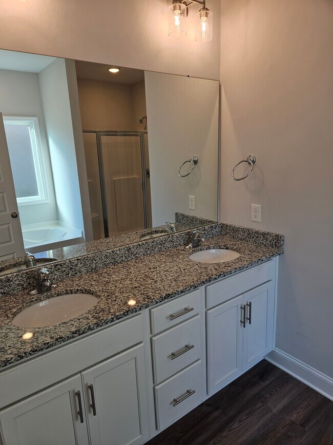 Building Photo - 212 Pine Is Ave