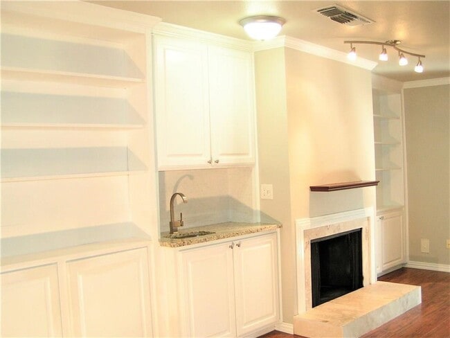 Building Photo - 6627 Valleyside Rd